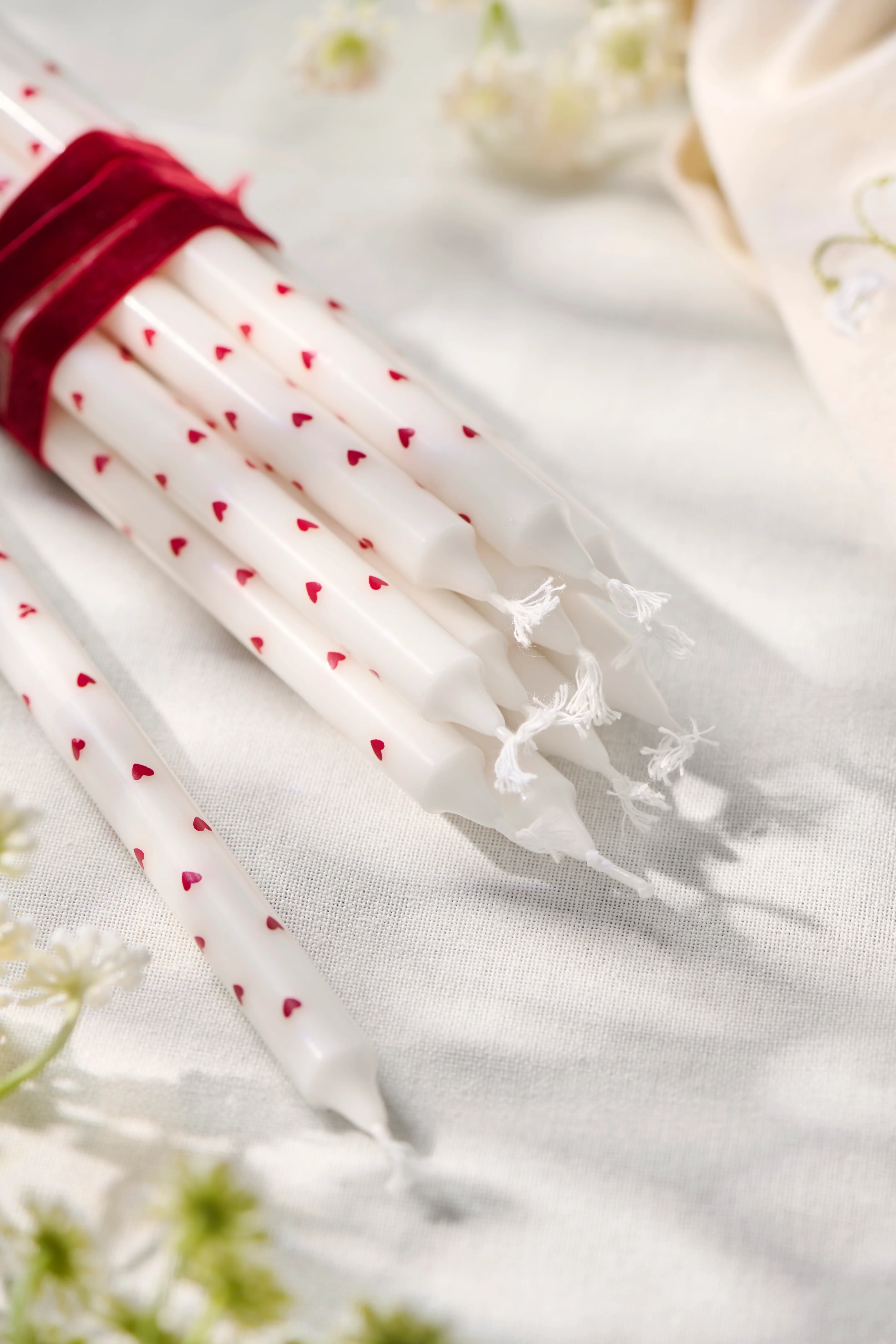 Taper Candle White With Red Hearts 20cm - Image 3