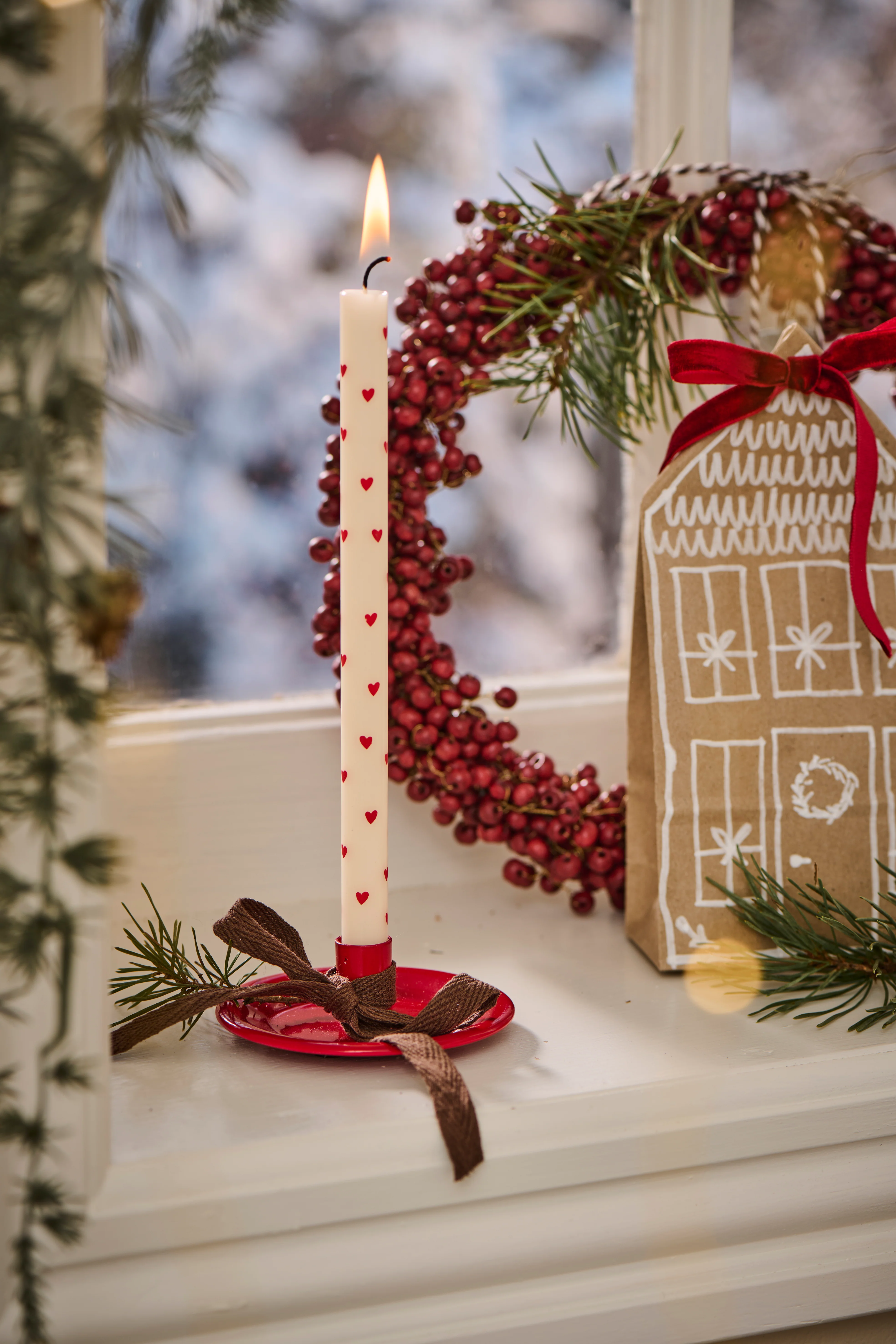 Taper Candle White With Red Hearts 20cm - Image 4